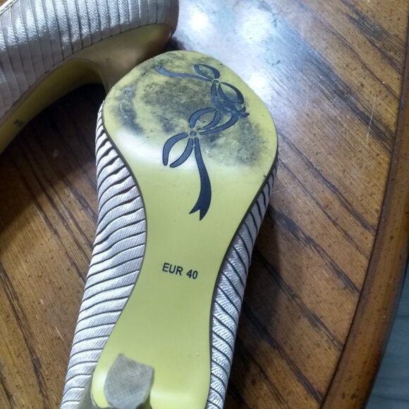 Champagne Pumps - Picture 3 of 9